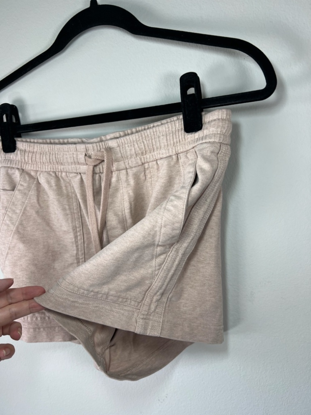Athleta Farallon Heathered Shorts Tan Pull On Pockets Stretch Summer Travel Sz 6 - Picture 6 of 14